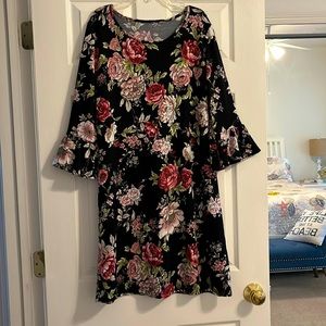 Pretty Floral Sweater Knit Dress. No Tag Measures as an XL Stretch Bust 44”